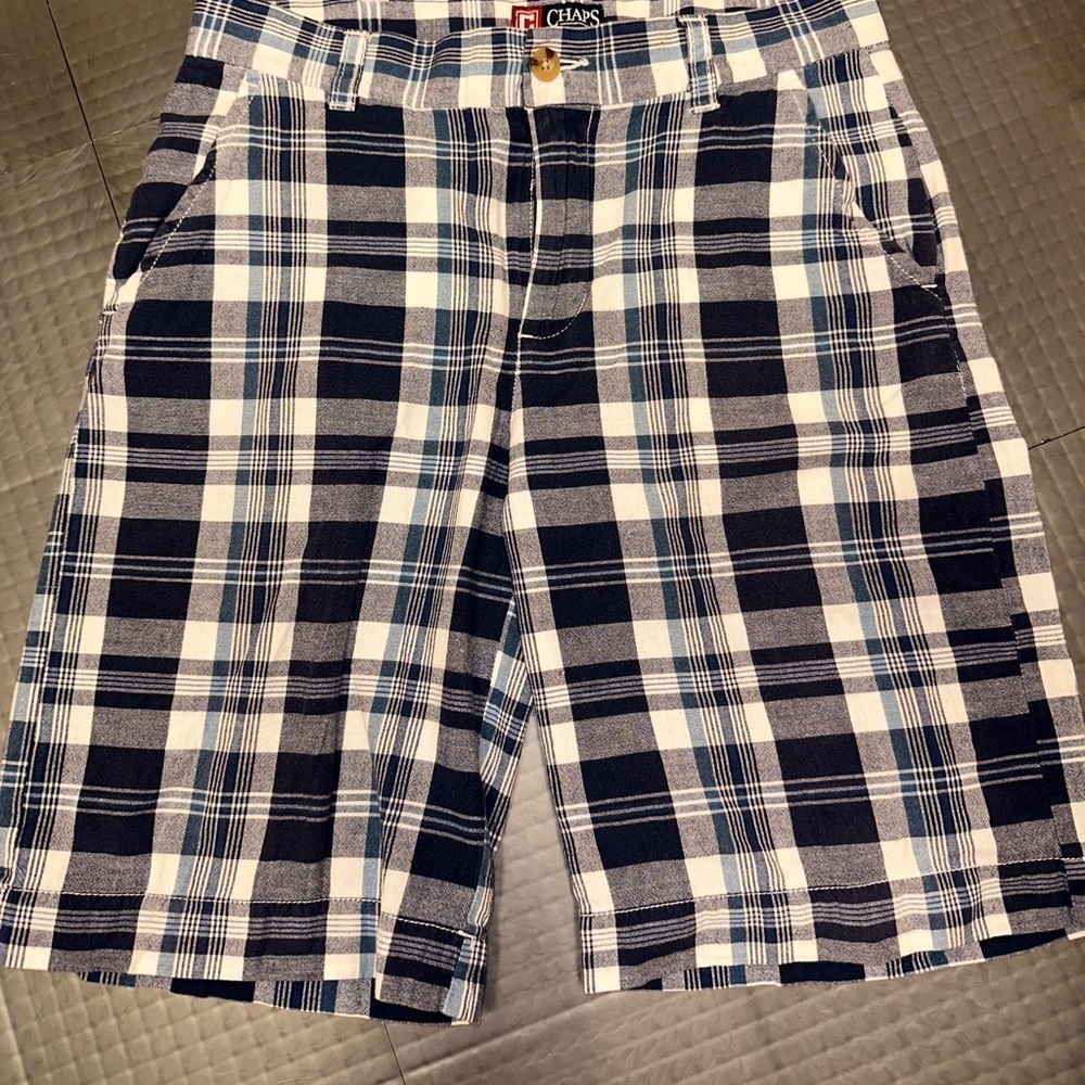 CHAPS BOYS SIZE 12 BLUE PLAID SHORTS